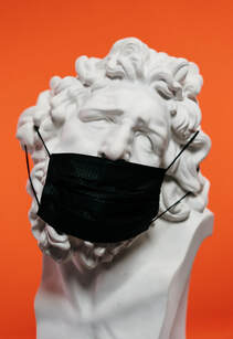 Sculpture-wearing-mask